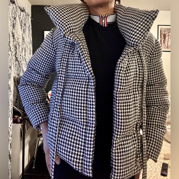 Walter Baker Black and White Puffer Jacket w/ funnel neck collar. - Picture 5 of 8